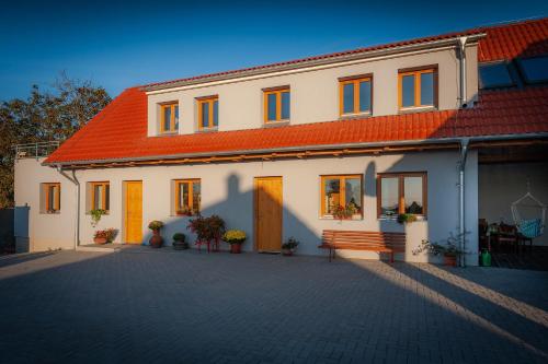 Vcelarstvi pod Svatym Florianem in Novy Saldorf-Sedlesovice