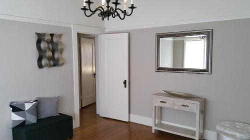 Spacious, Sunny House in Berkeley/Oakland Rockridge thumb 3