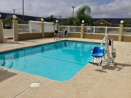Days Inn by Wyndham Robstown - image 9