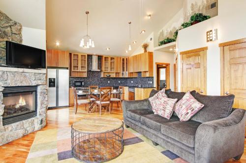 Mount Cairns 16A Condo