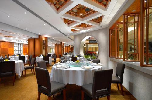 Restaurant, Royal Garden Hotel in Tsim Sha Tsui