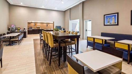 Best Western Plus Chelmsford Inn - image 2