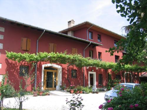 Ieeja, All'Antica Scuderia Del Castello in Majano