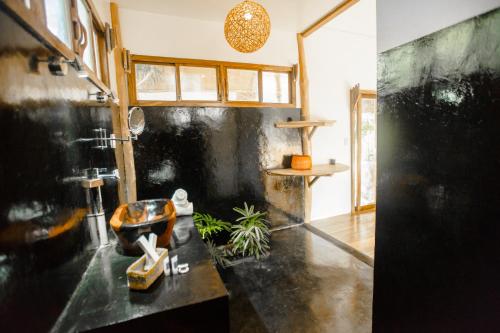 Maligaya Beach Bungalows – El Nido, WI