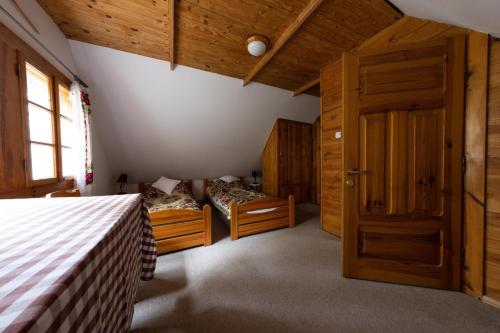 2 twin beds