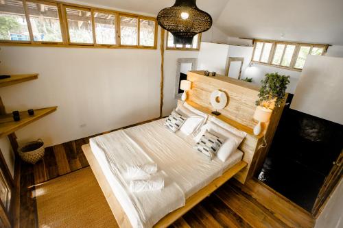 Maligaya Beach Bungalows – El Nido, WI