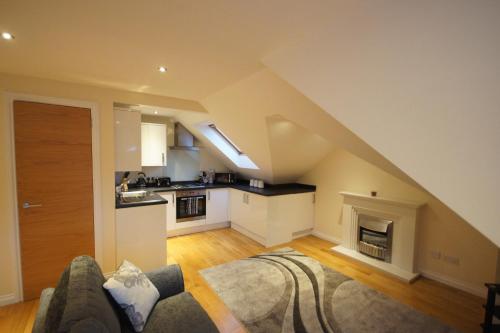 Modern, Cosy Apartment In Bearsden with Private Parking - Glasgow