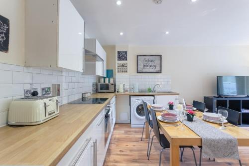 Stylish and Homely 4 Bedroom Home in East London, London (photo 5)