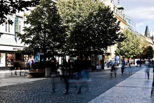 Friday Hotel - image 12