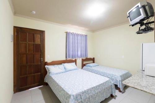 Triple Room with Pool View image 6