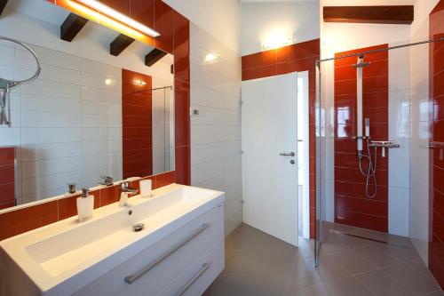Luxury Villa S Domenica near Poreč with Pool Wine Cellar and Billiard - main image