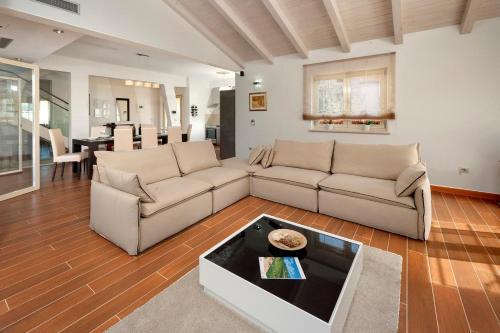 Luxury Villa S Domenica near Poreč with Pool Wine Cellar and Billiard - image 4