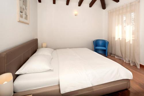 Luxury Villa S Domenica near Poreč with Pool Wine Cellar and Billiard - image 5