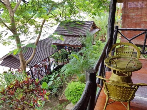 Bungalow with River View image 9