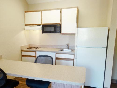 مطبخ, Extended Stay America Select Suites - Denver - Tech Center South - Greenwood Village in Denver Tech Center