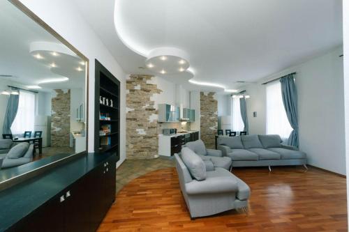 . LUX near Maidan, Khreschutyk 3BR