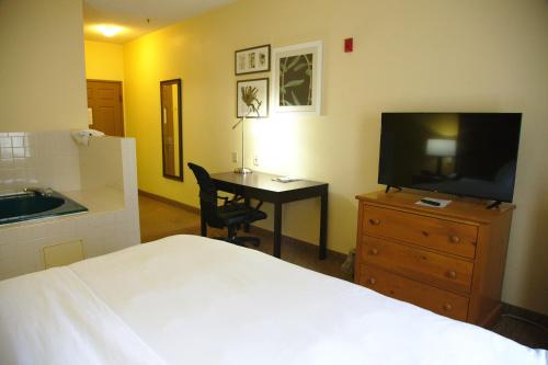 Country Inn & Suites by Radisson, Bloomington-Normal West, IL