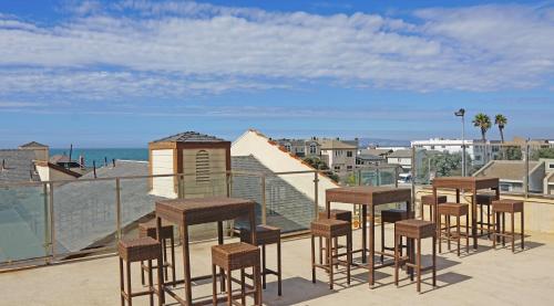 Exterior view, Ocean Surf Inn & Suites in Huntington Beach (CA)