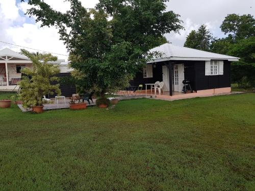 Exterior view, BUNGALOW BASSIN TROUVE in Sainte Anne