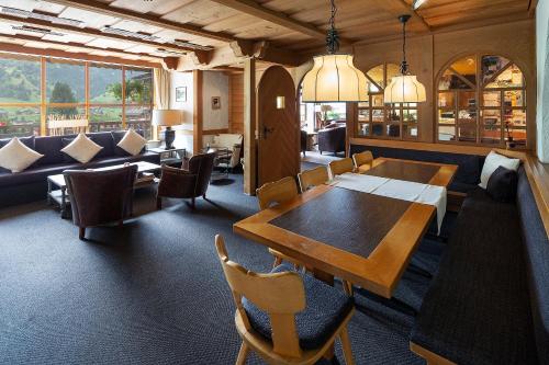 Basic Rooms Jungfrau Lodge - main image