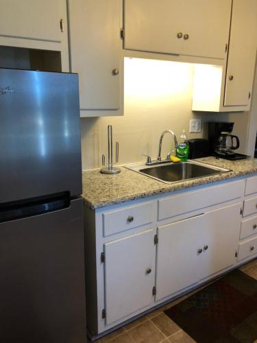 Sunset Inn and Suites – Fredericksburg, TX