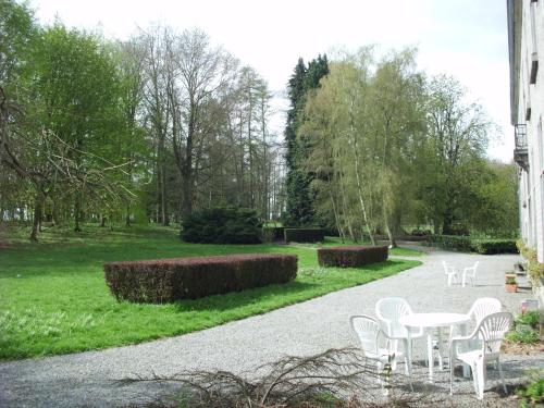 Aed, Chateau de la Motte in Dorinne