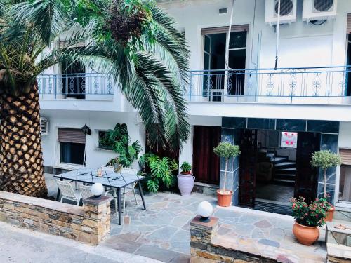 balkon/terras, Hotel George near Ikaria Island National Airport