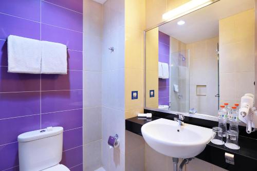 Classic Double Room image 3