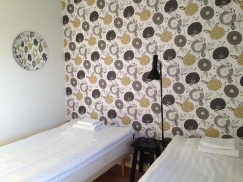 2 twin beds