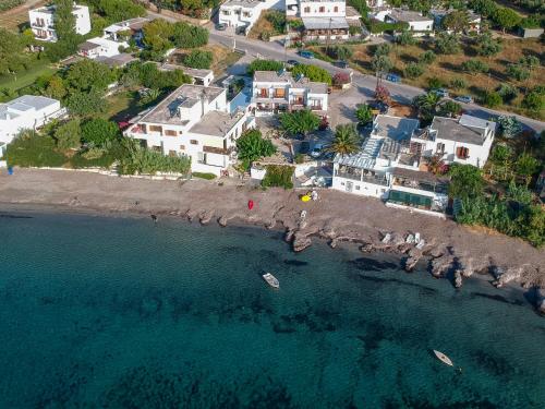  Τo Κamari in Skyros