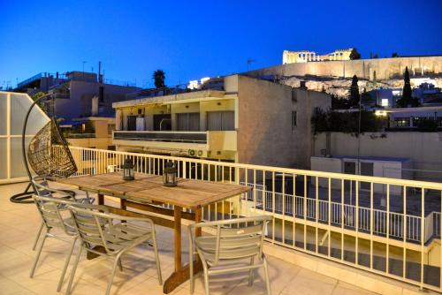 Acropolis amazing balcony view 3 minutes walking to the museum, Atény (fotografie 2)