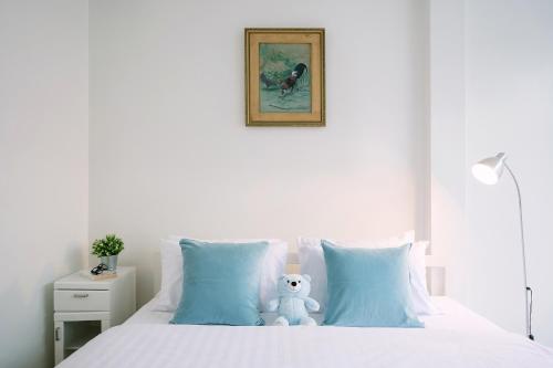 Grand Deluxe Double Room with Balcony image 1