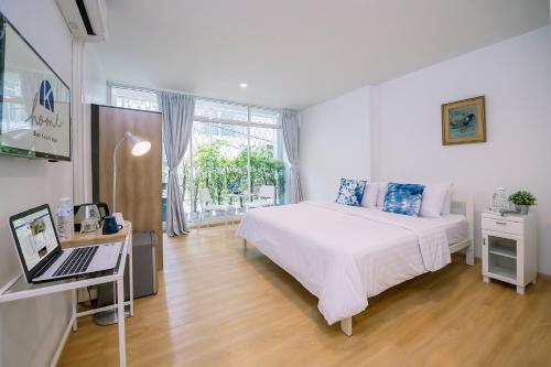 Grand Deluxe Double Room with Balcony room in K Home Asok