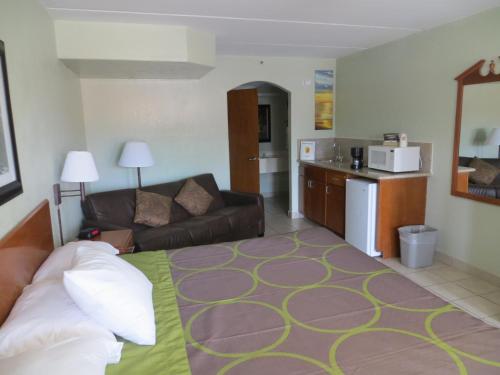 2 bedrooms, 4 beds
