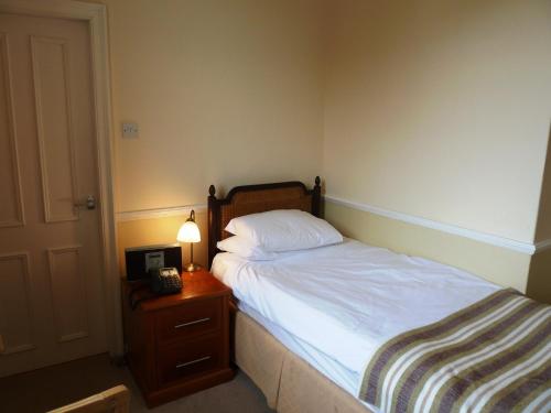 Worsley Arms Hotel - image 3