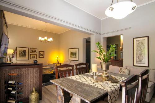  Close to Transit - Modern 2BR Home in Athen