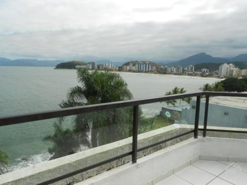 apto. martim de sa 4 dor. pe areia com praia particular