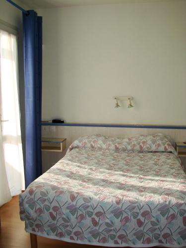 1 double bed, 2 twin beds