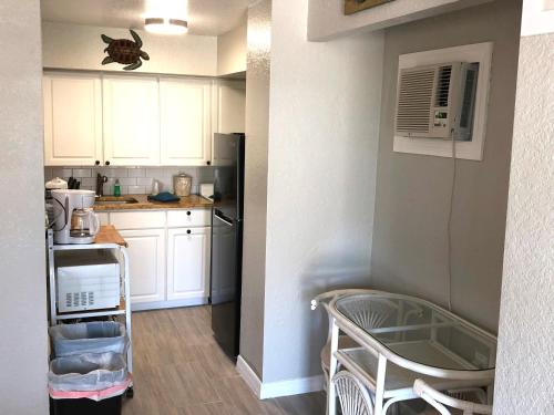 Hideaway Village Hideaway Village is conveniently located in the popular Waterfront/beach area. Offering a variety of facilities and services, the property provides all you need for a good nights sleep. Service-minde