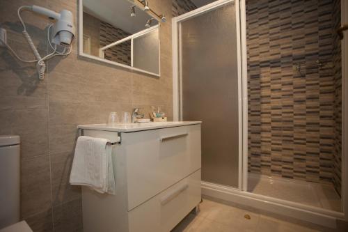 Hostal Aresol - image 12