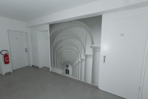City Hotel - image 2