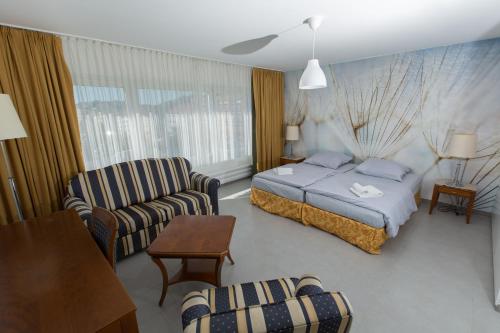 City Hotel - image 5
