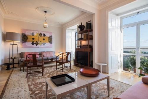  LovelyStay - Sunny Designer Apartment with River Views in Lissabon