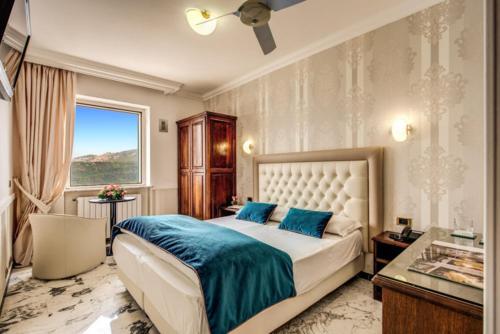 Hotel Castel Vecchio The 3-star Hotel Castel Vecchio offers comfort and convenience whether youre on business or holiday in Castel Gandolfo. Featuring a complete list of amenities, guests will find their stay at the prop