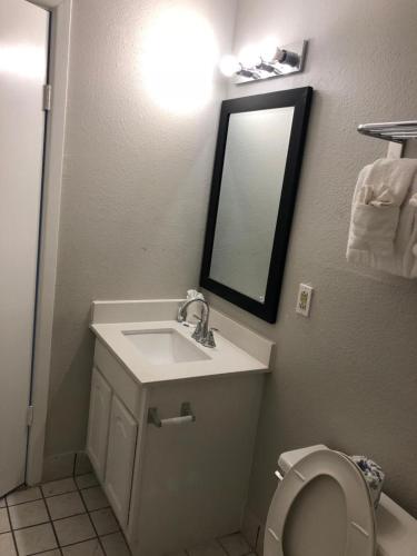 Econo Lodge Inn & Suites Abilene East District – Abilene, TX