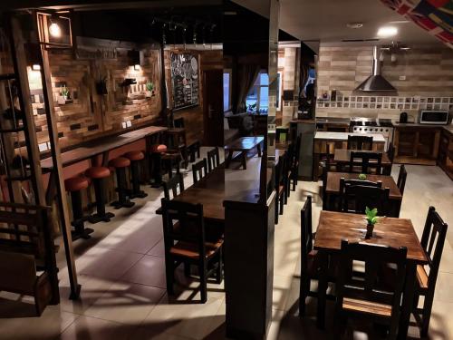 Kitchen, Oshovia Hostel in Ushuaia