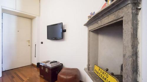 Stunning apt in the design district - image 3