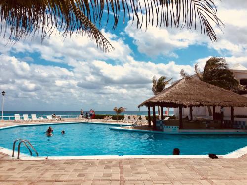 Brisas Sunset Apartment in Cancún, Mexico