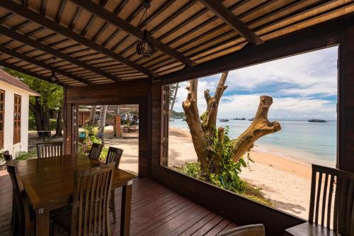 Restaurant, Koh Tao Regal Resort in Mae Haad