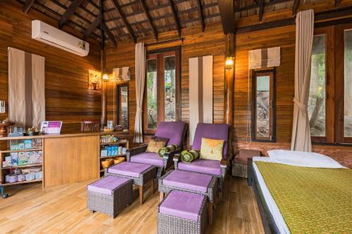 Massage, Koh Tao Regal Resort in Mae Haad